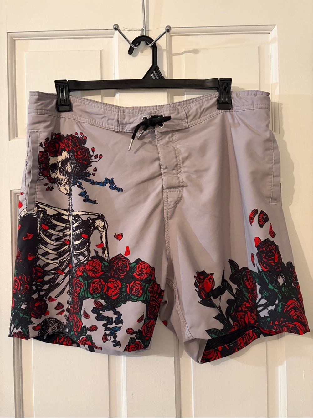 Section 119 Grateful Dead Board Shorts Men's Size 38 Gray Skeleton & Roses Swim